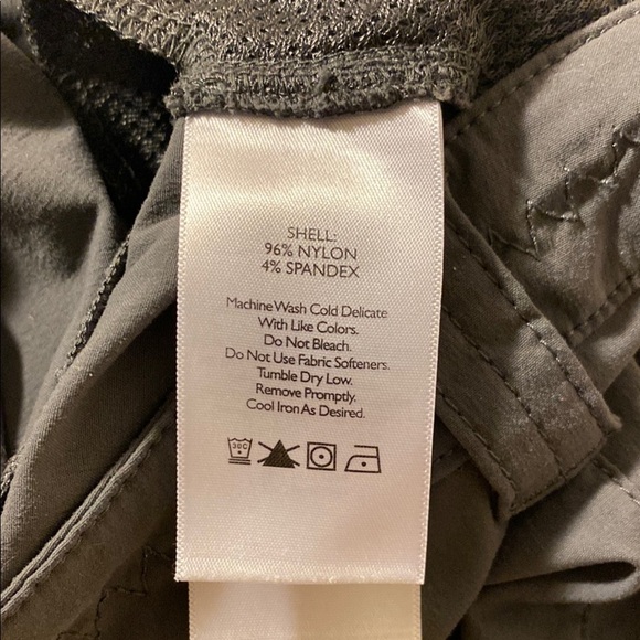 Eddie Bauer Women’s Cargo Shorts - Picture 4 of 11